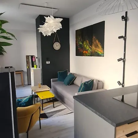 W Scislym Centrum Lodzi 26m2 Na Ukwieconej Ulicy 6 Sierpnia