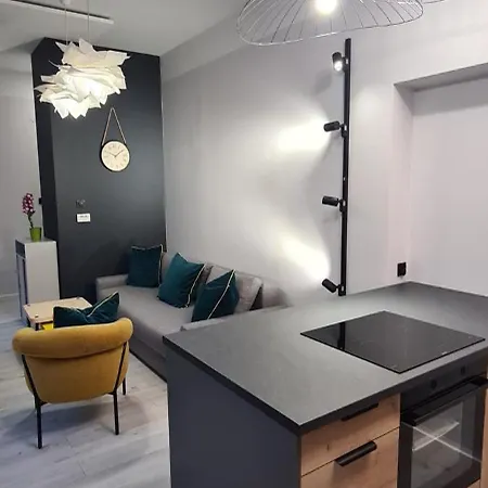 W Scislym Centrum Lodzi 26m2 Na Ukwieconej Ulicy 6 Sierpnia Apartment
