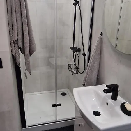 W Scislym Centrum Lodzi 26m2 Na Ukwieconej Ulicy 6 Sierpnia *
