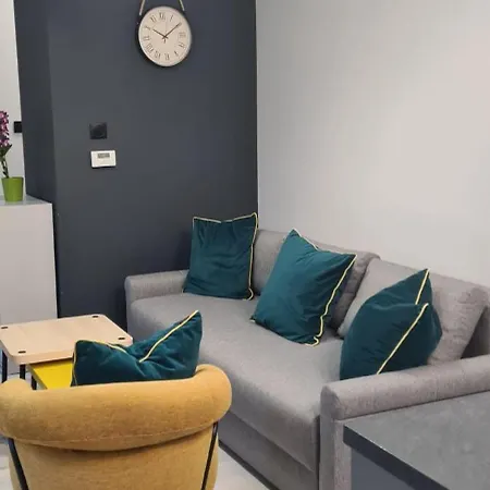 W Scislym Centrum Lodzi 26m2 Na Ukwieconej Ulicy 6 Sierpnia *