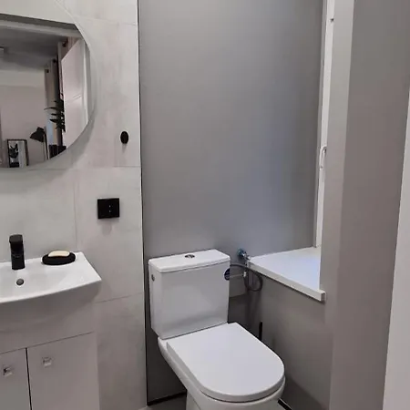 W Scislym Centrum Lodzi 26m2 Na Ukwieconej Ulicy 6 Sierpnia * Lodz