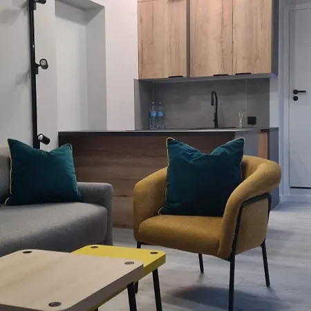 W Scislym Centrum Lodzi 26m2 Na Ukwieconej Ulicy 6 Sierpnia Lodz